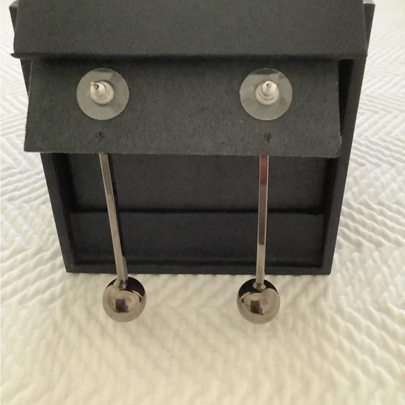 Dangler Earrings and Long Chain Set - Picture 4 of 9